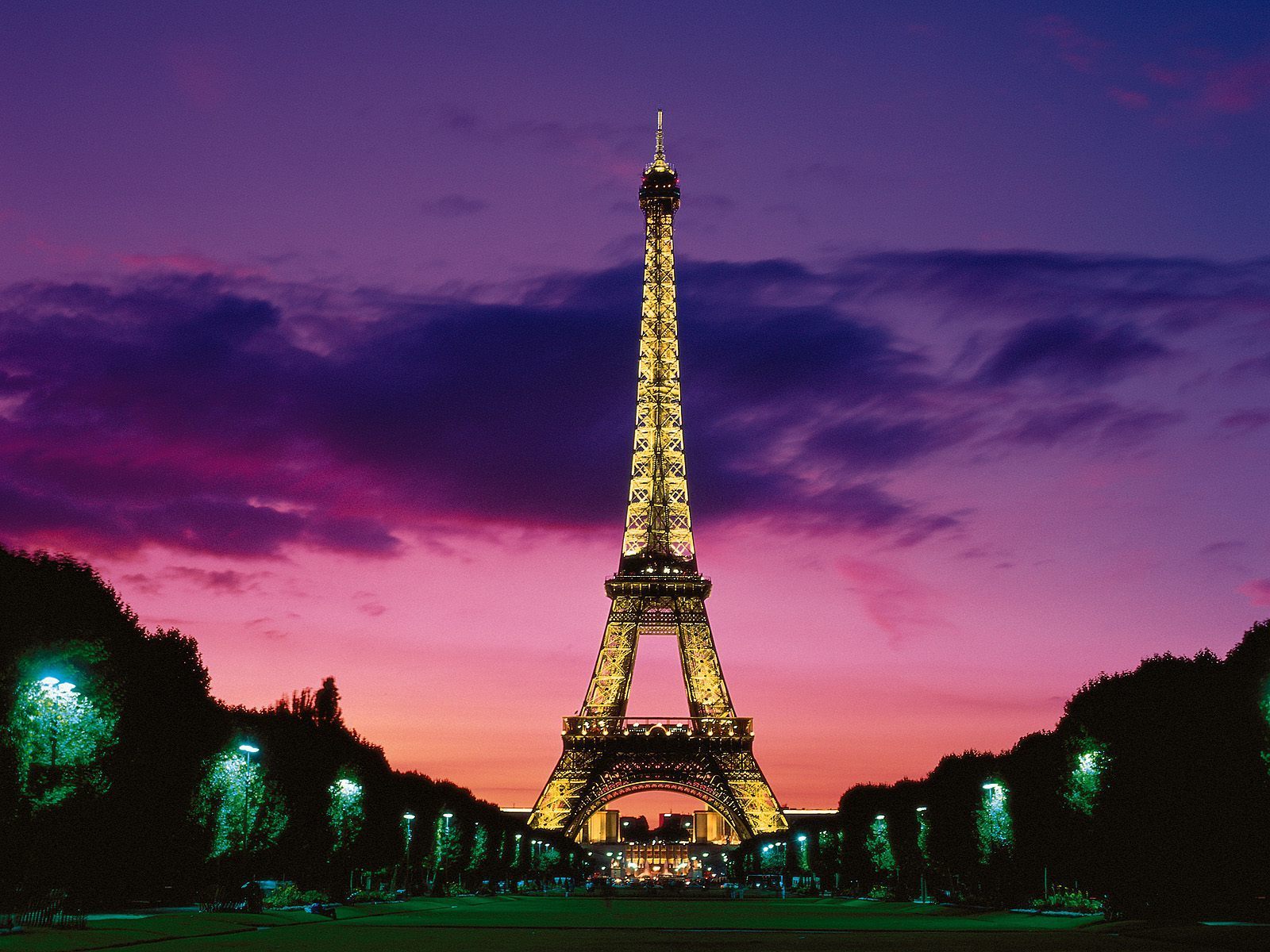 Paris Eifel Tower Wallpaper - Eiffel Tower - HD Wallpaper 