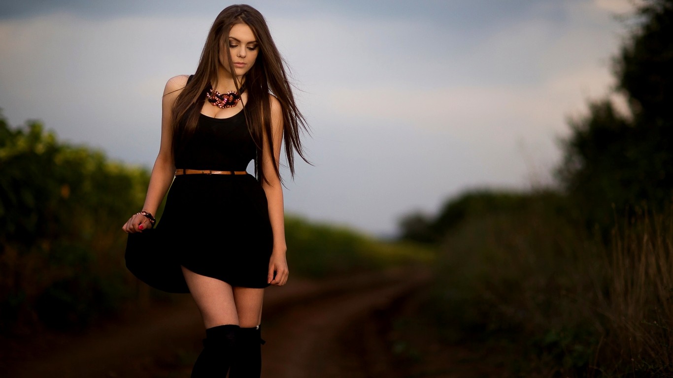 Girl With Black Dress - HD Wallpaper 