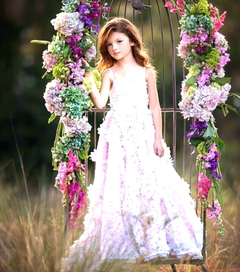 Cute Girls With Flower - HD Wallpaper 