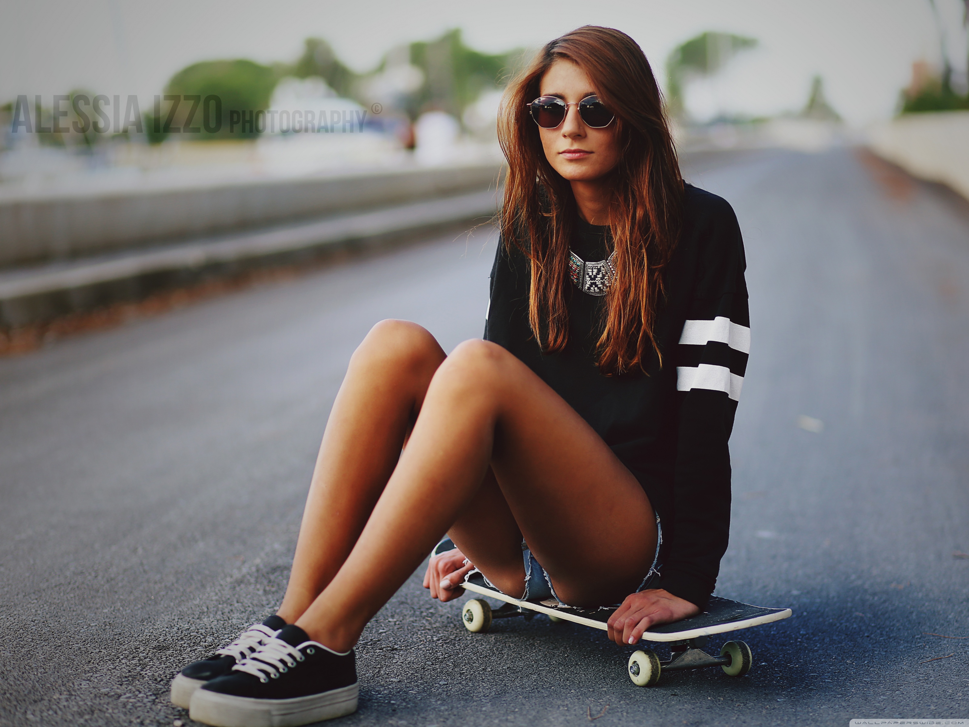 Girl Sitting On Skateboard - HD Wallpaper 