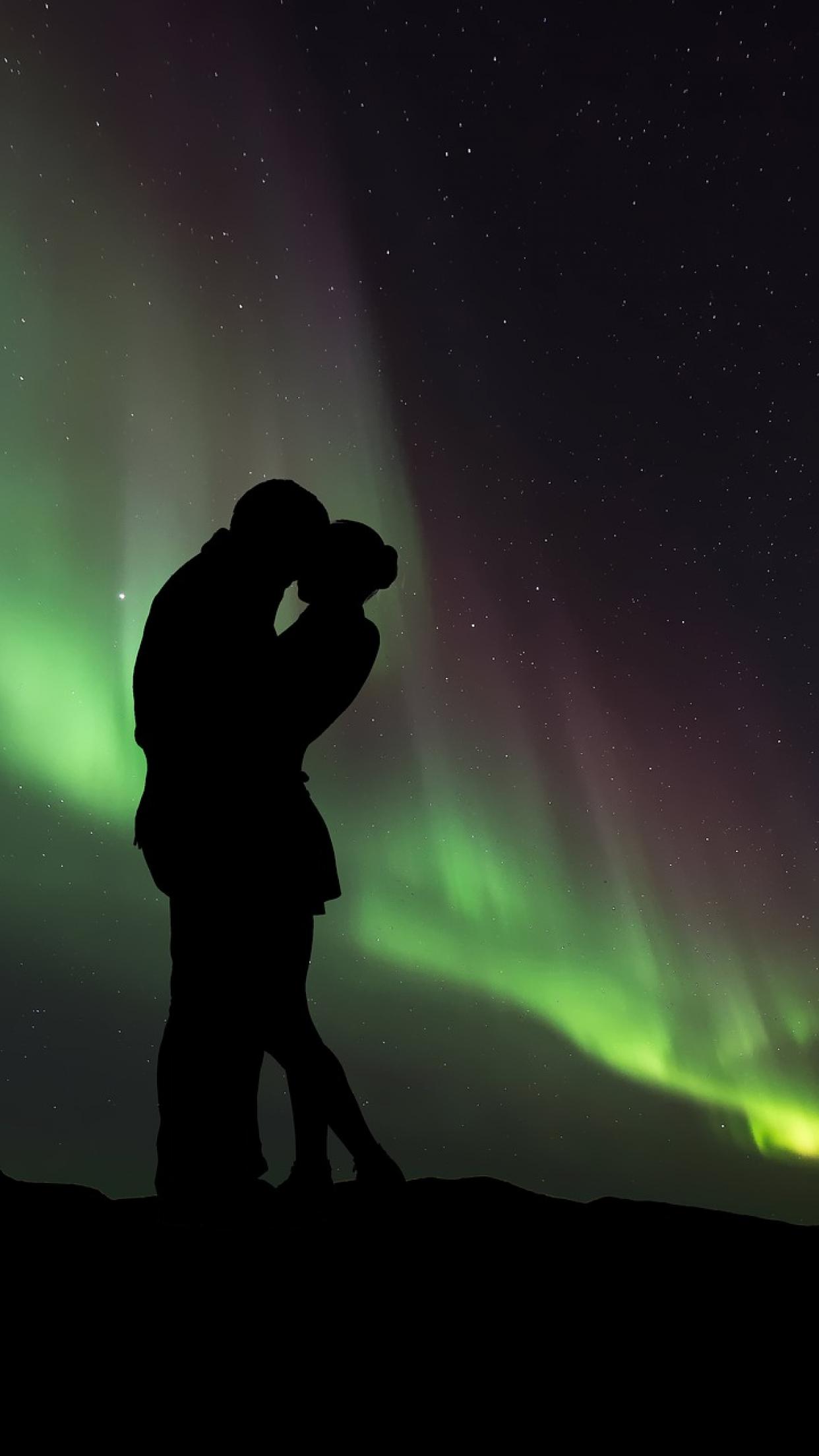 What A Moment Of Love - Silhouette Man Hugging Woman - HD Wallpaper 