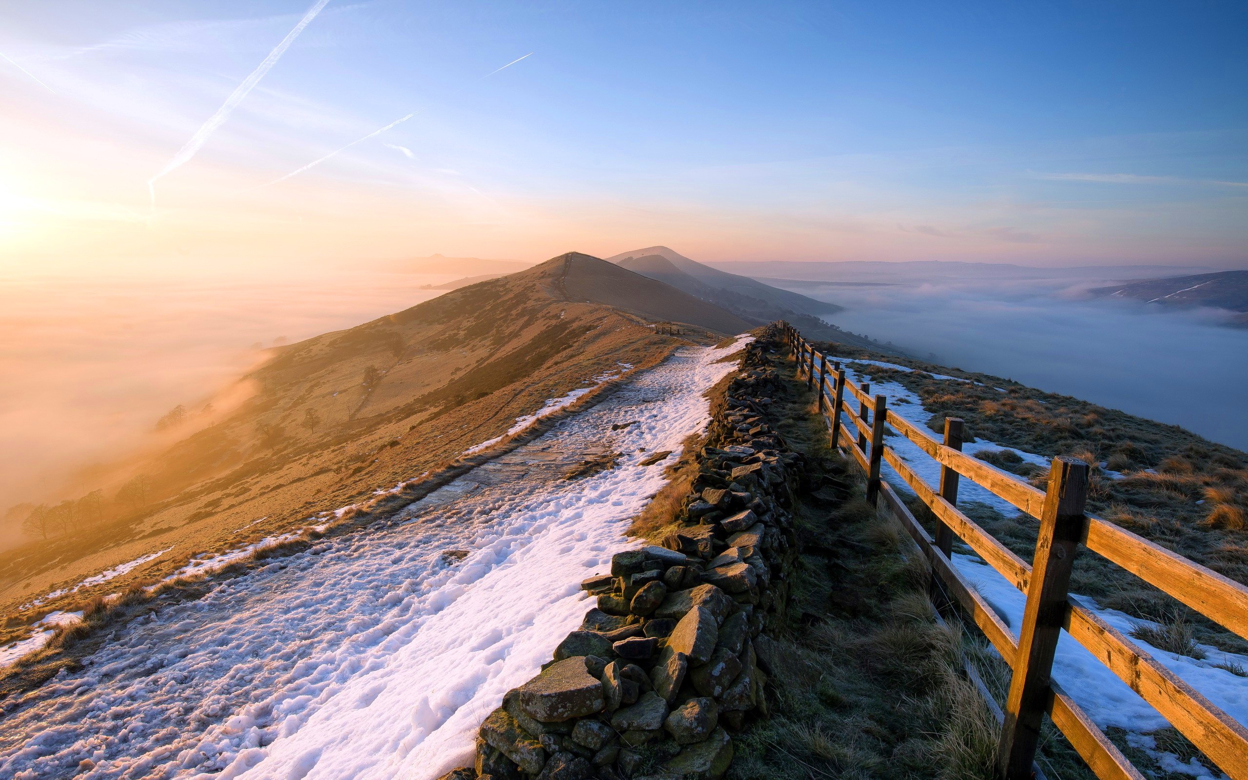 Fantastic Mountain Wallpaper - HD Wallpaper 