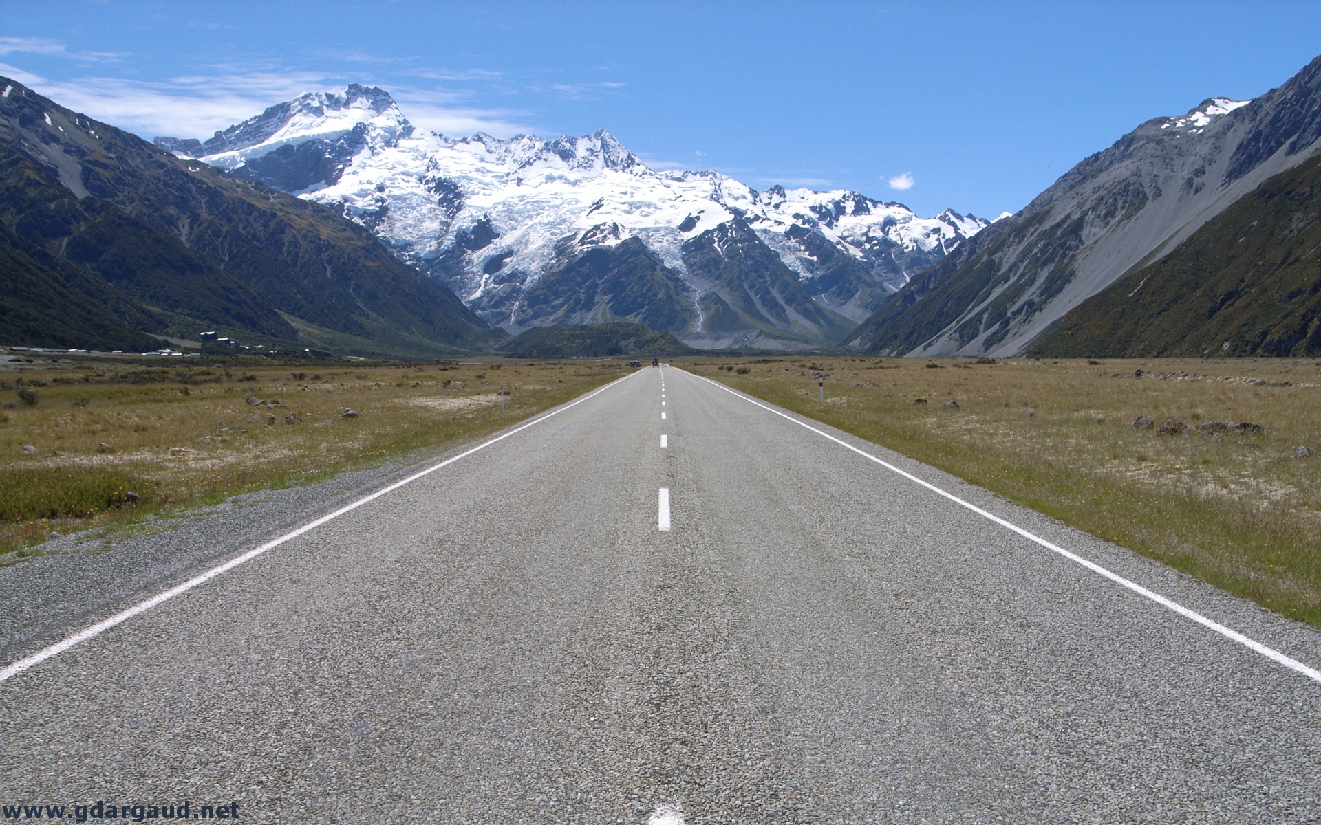 Arrival Road To Mt Cook Village With Sefton Right Ahead - Aoraki/mount Cook - HD Wallpaper 