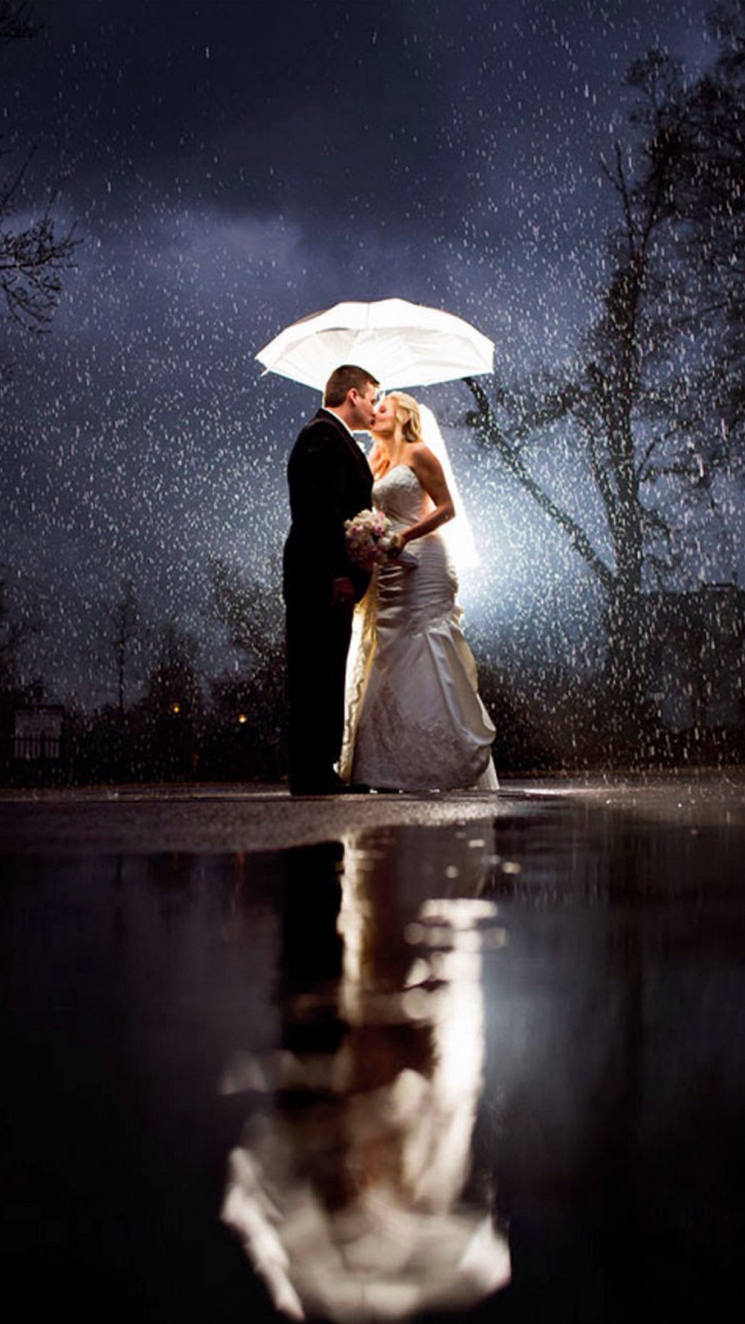 Best Couple Phone Wallpaper Images Resolution - Wedding Rain - HD Wallpaper 