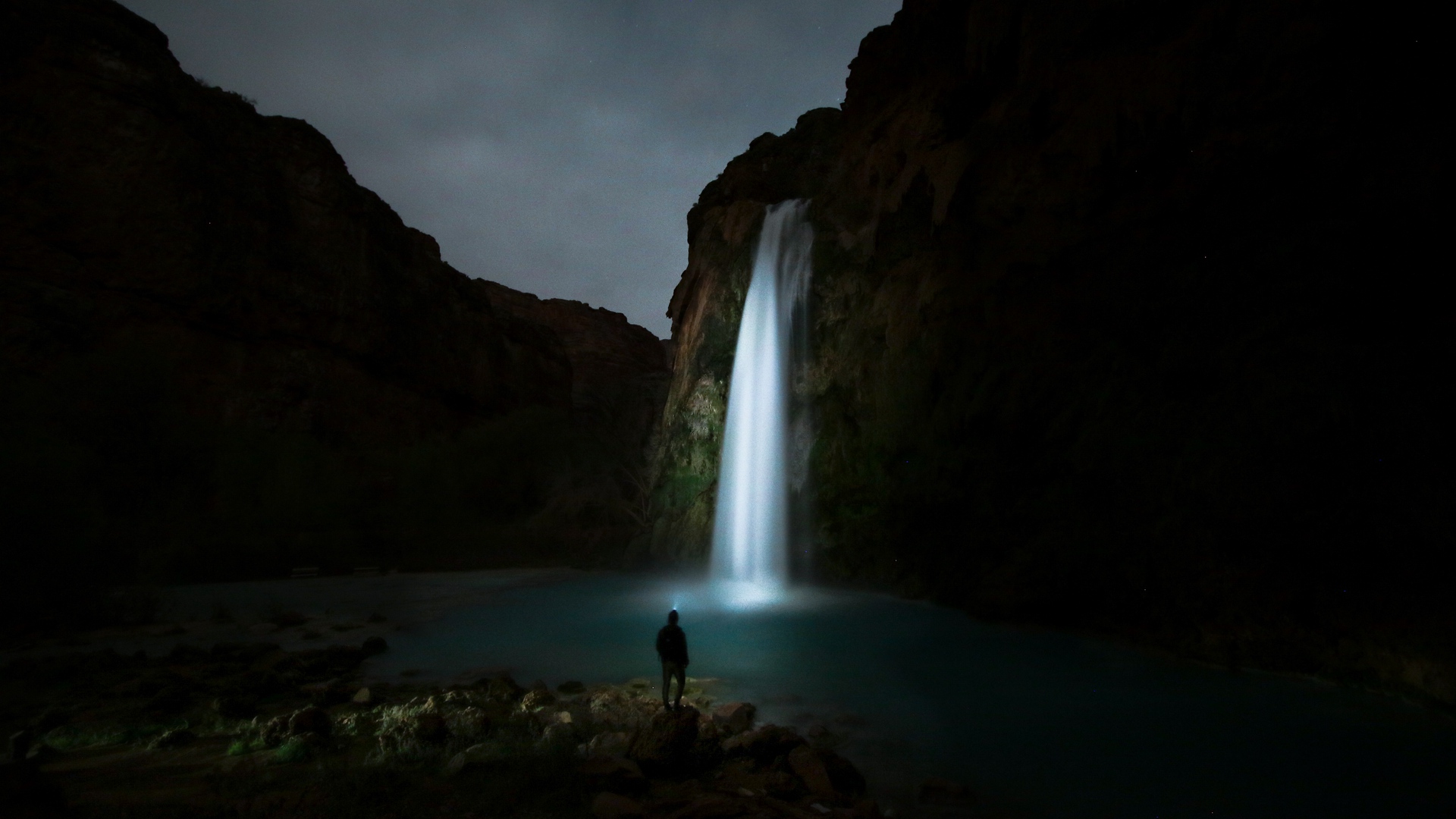 Man Enjoying Waterfall Nature View At Night - Namaz E Shab Quotes - HD Wallpaper 