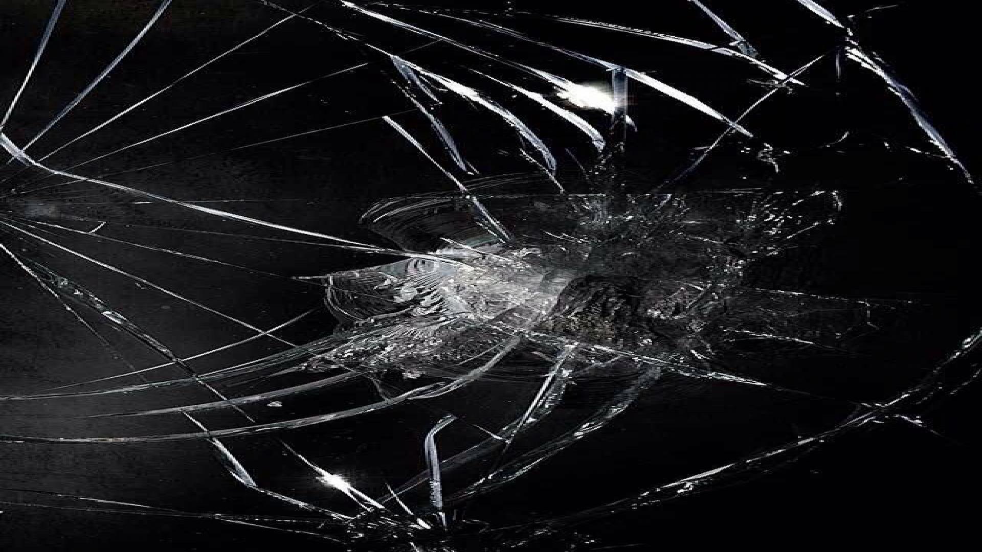 Cracked Screen Wallpaper - HD Wallpaper 