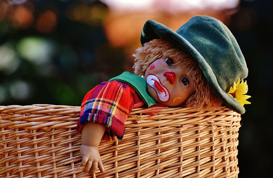 Baby Clown Doll On Basket, Sad, Colorful, Sweet, Funny, - Sad Girl With Toys - HD Wallpaper 