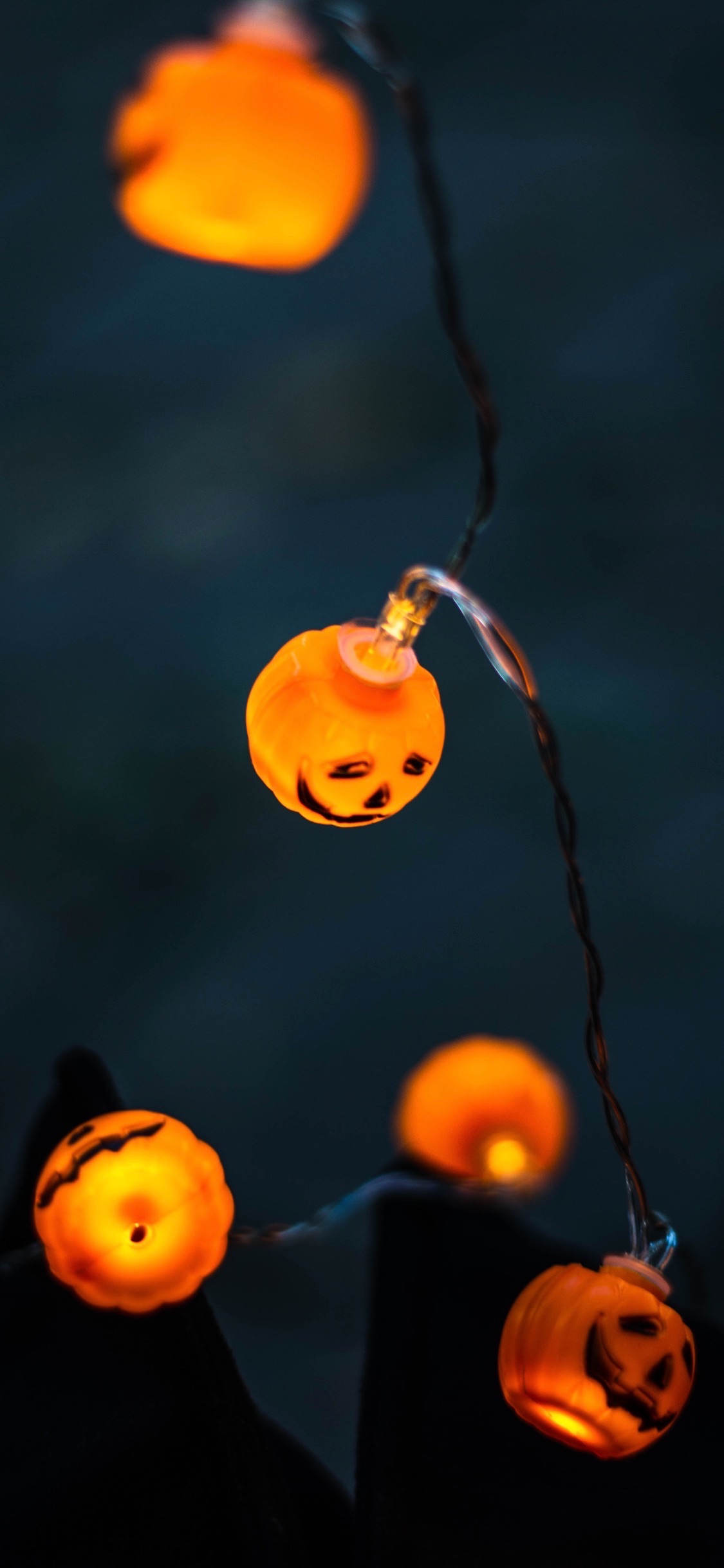 Happy Halloween Iphone Wallpapers - Halloween Light Wallpaper Iphone - HD Wallpaper 