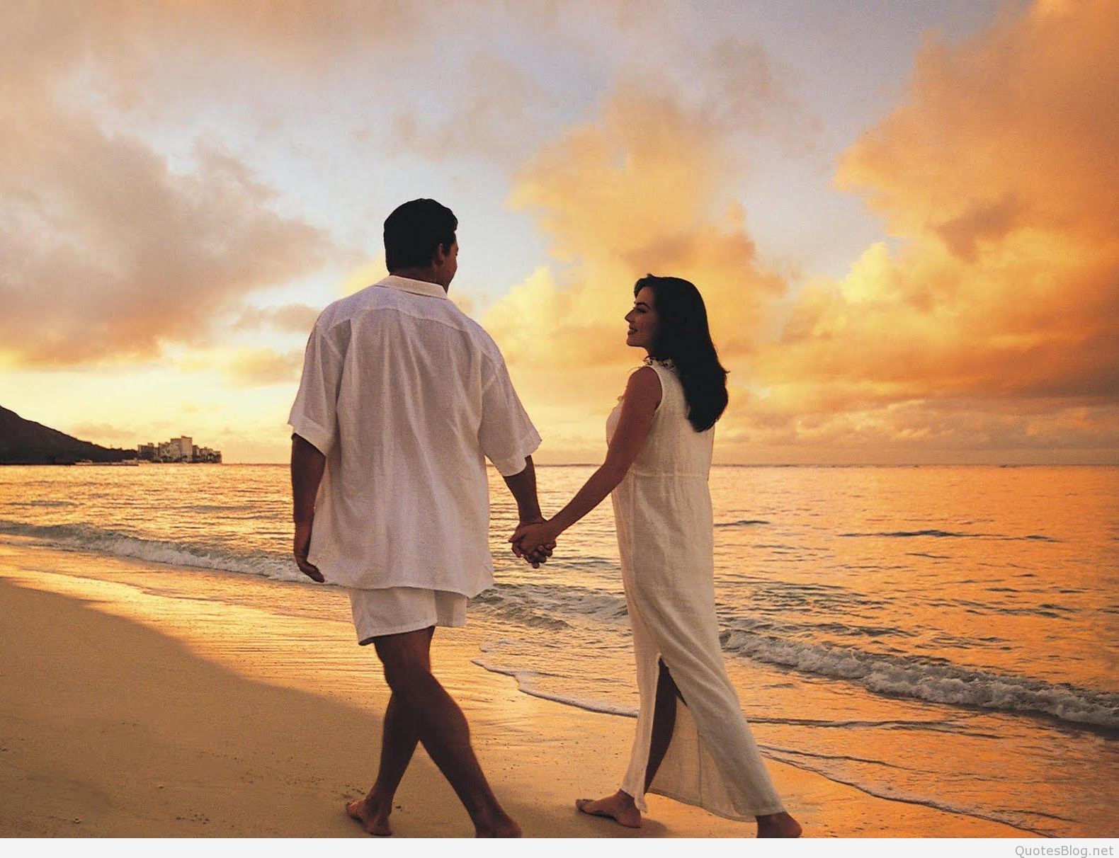 Love Couple Beach Hd Wallpapers Cool Desktop Backgrounds - Full Screen Photo Love - HD Wallpaper 