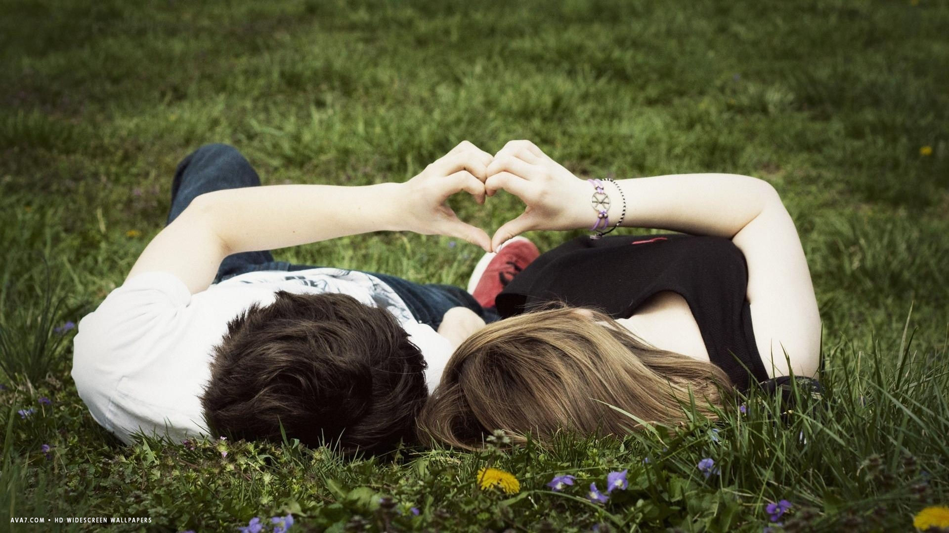 Love Couple Grass Flowers Hands Fingers Heart Hd Widescreen - Couple Wallpaper Hd Love - HD Wallpaper 