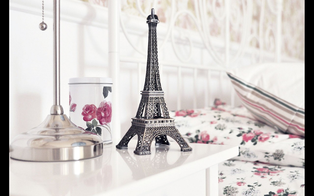 Small Eiffel Tower Wallpapers - Eiffel Tower Wallpaper Small - HD Wallpaper 
