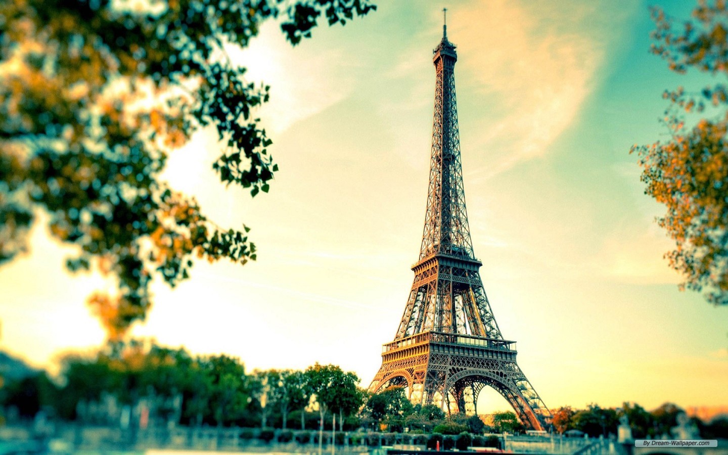 Free Travel Wallpaper - Eiffel Tower - HD Wallpaper 