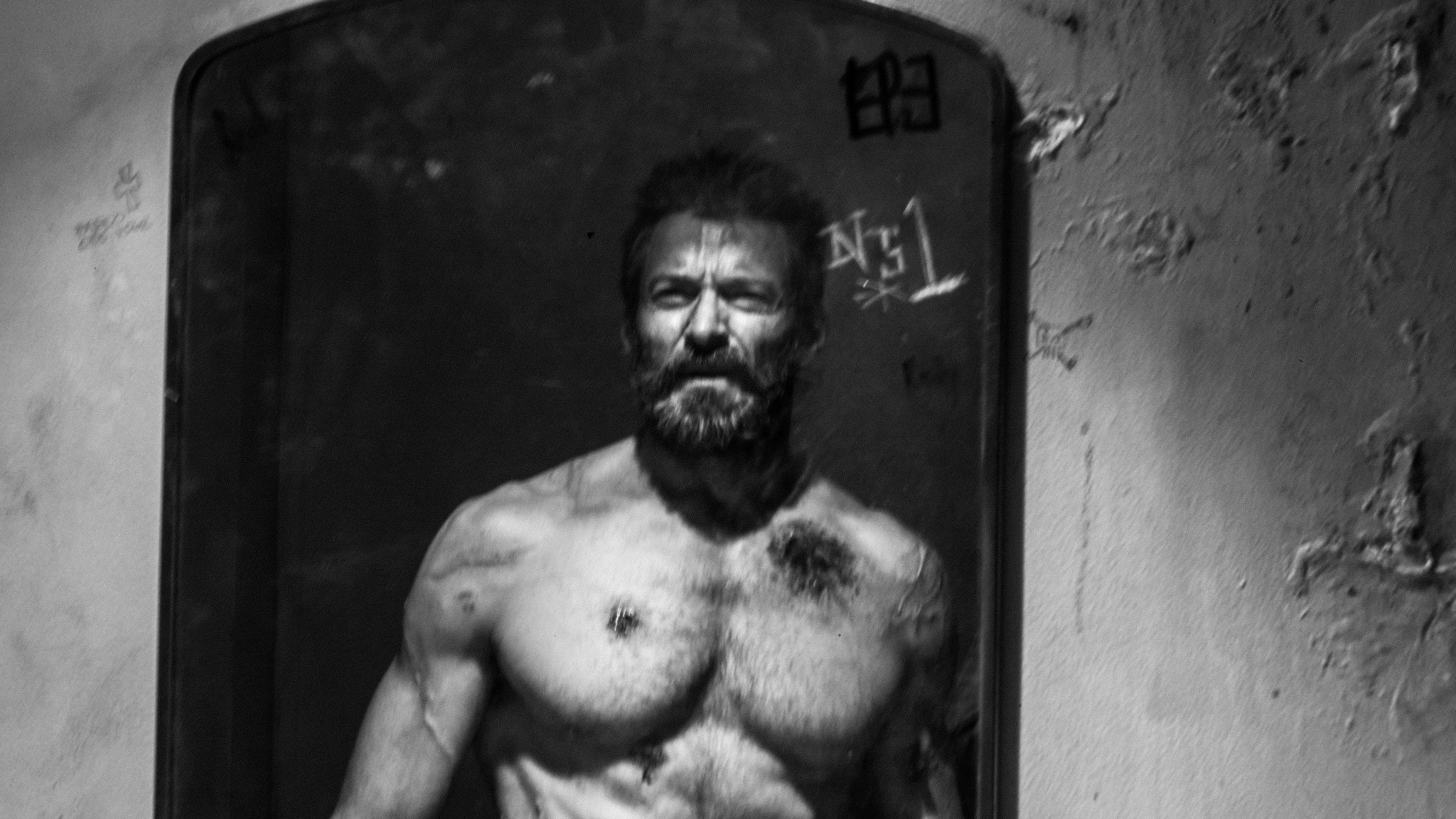 2048x1152, Wallpaper Logan Movie Wolverine Hugh Jackman - Logan Black And White - HD Wallpaper 