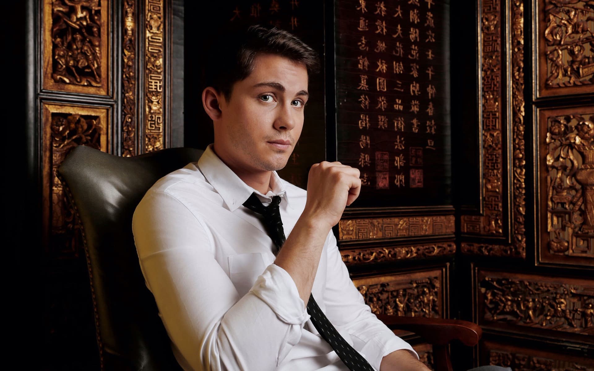 Logan Lerman Celebrity Hd Wallpaper - Gentleman - 1920x1200 Wallpaper