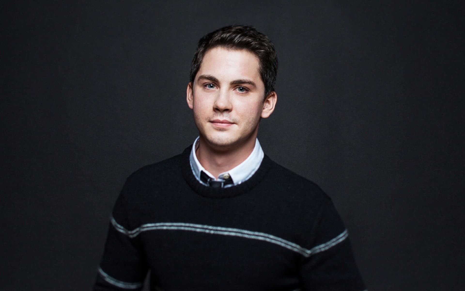 Logan Lerman Hd - HD Wallpaper 