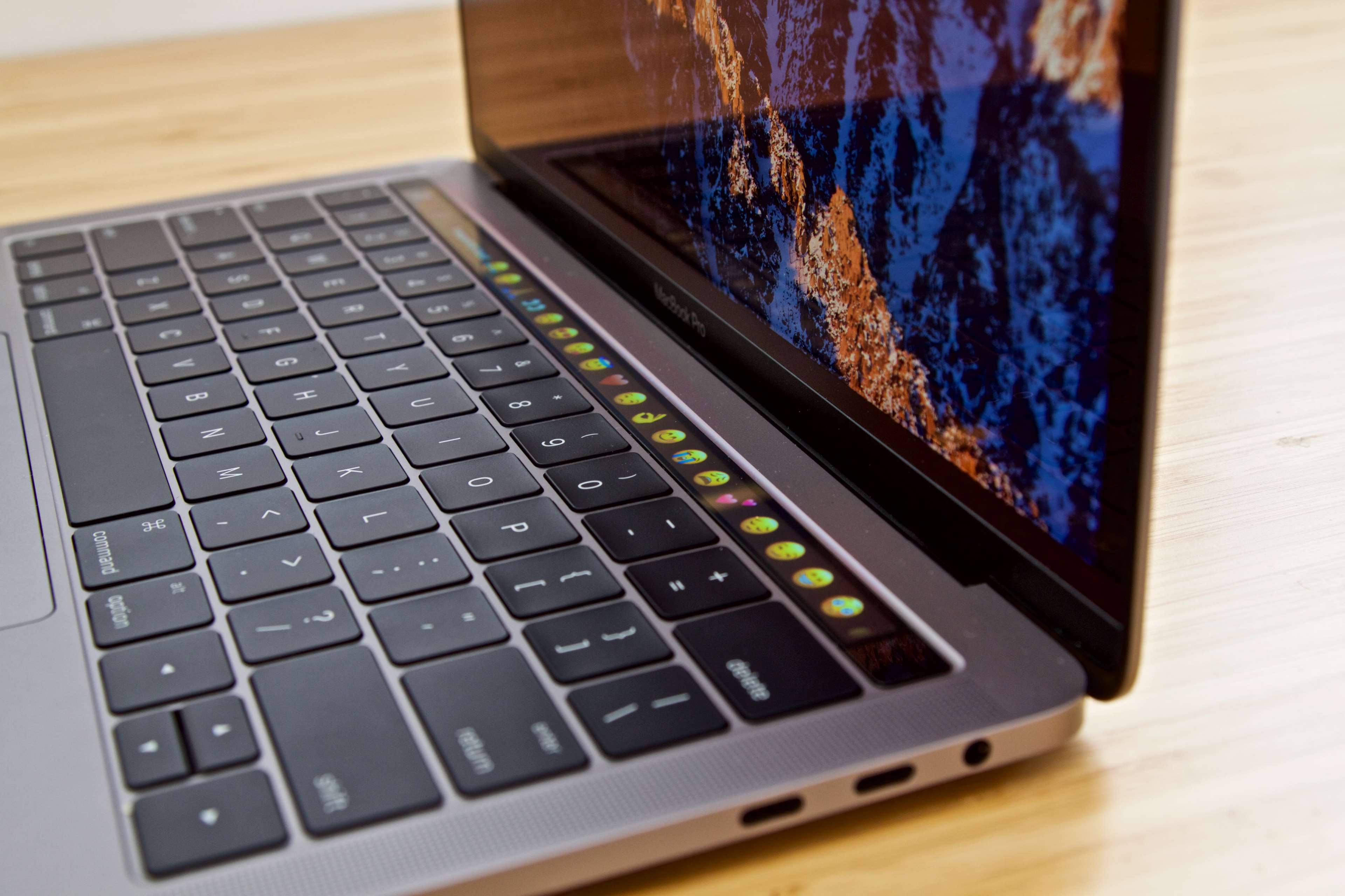 Touch Bar On The Macbook Pro - HD Wallpaper 