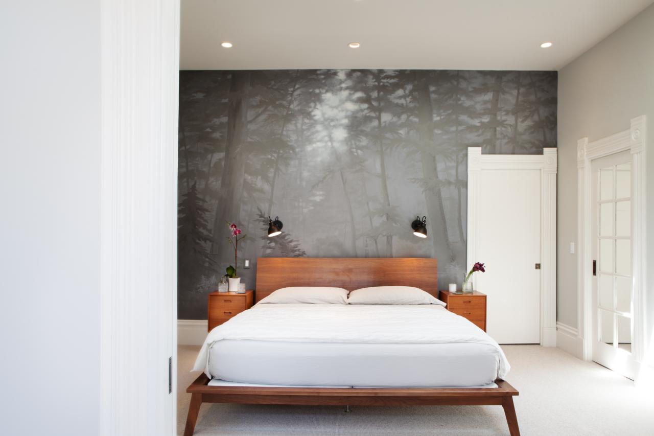 Gray Bedroom With Mural Of California Redwoods And - Modern Wall Mural Bedroom - HD Wallpaper 
