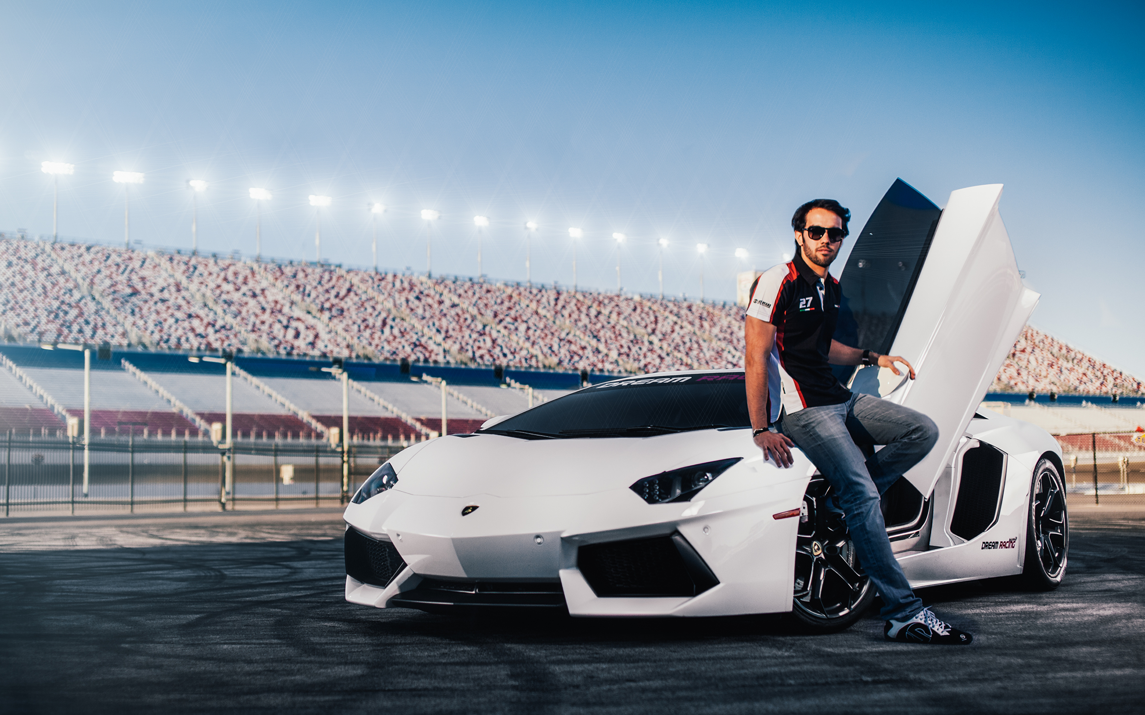 Homem Com Lamborghini - HD Wallpaper 