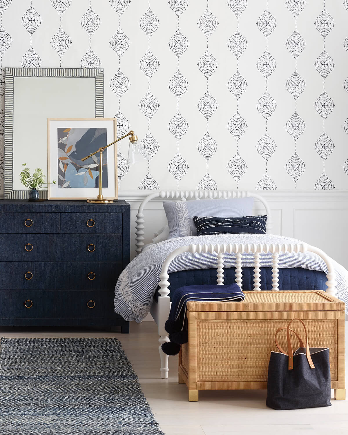 Adorable Navy Blue Teen Or Guest Room Decor - Serena And Lily Twin Webster Bed - HD Wallpaper 