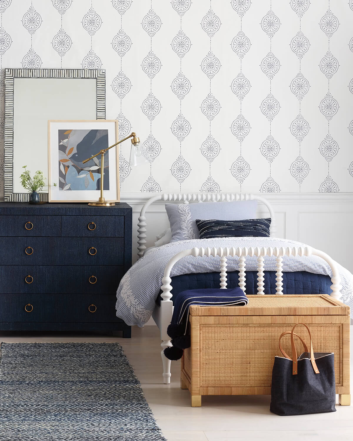 Adorable Navy Blue Teen Or Guest Room Decor - Serena And Lily Twin Webster Bed - HD Wallpaper 