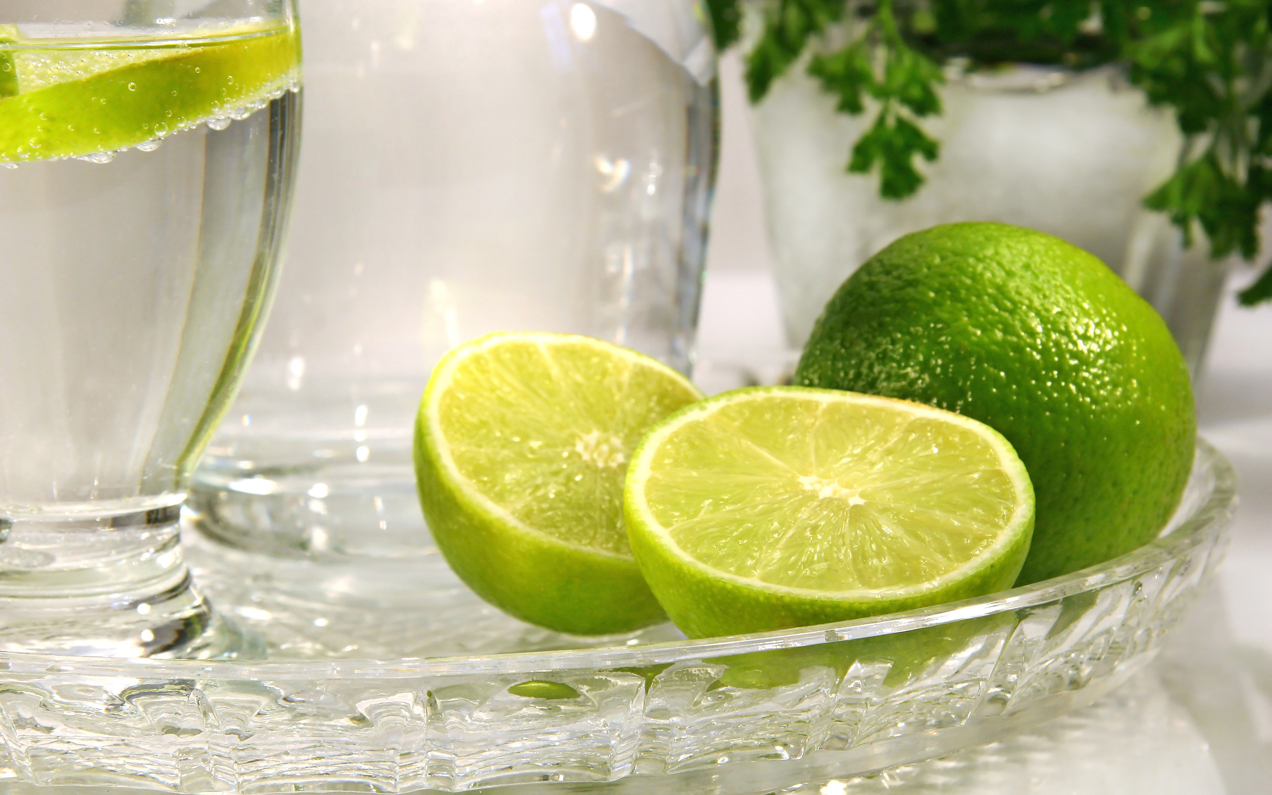 2560x1600, Glass, Tray, Glass, Fruit, Citrus, Lime - Jezus Cytrus - HD Wallpaper 