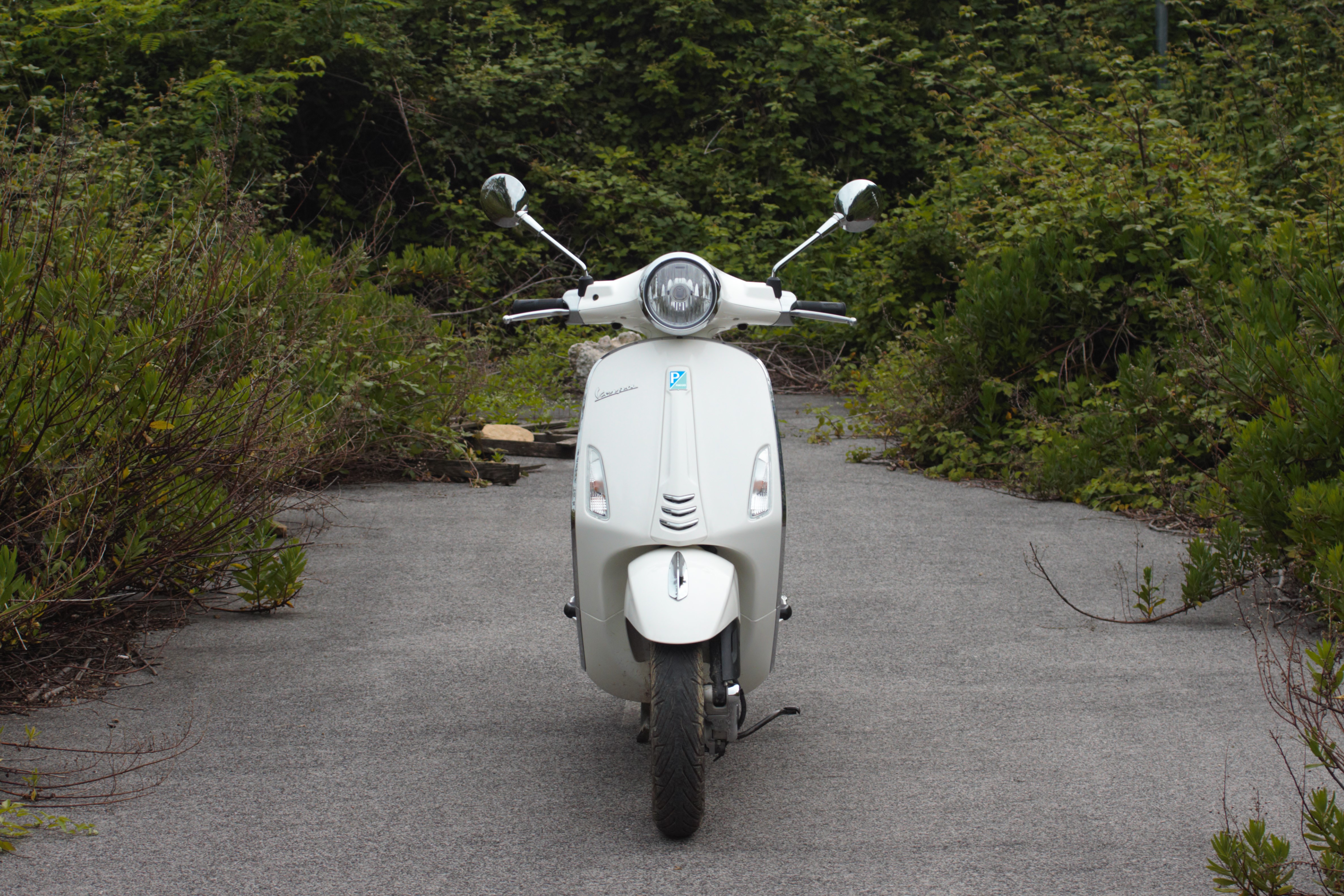 Vespa - HD Wallpaper 