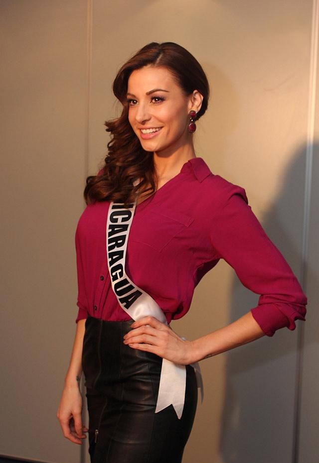 Camilla Belle Red Carpet - HD Wallpaper 