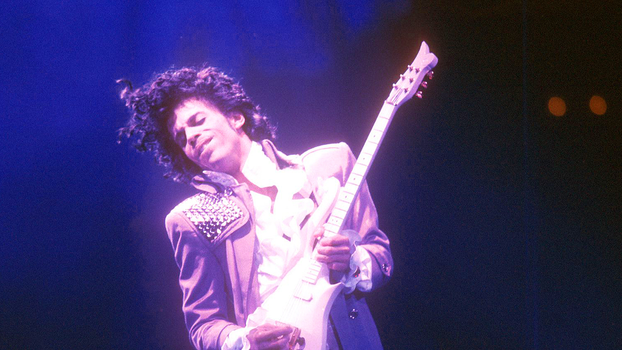 Purple Rain 2 - Purple Rain Prince Portrait - HD Wallpaper 