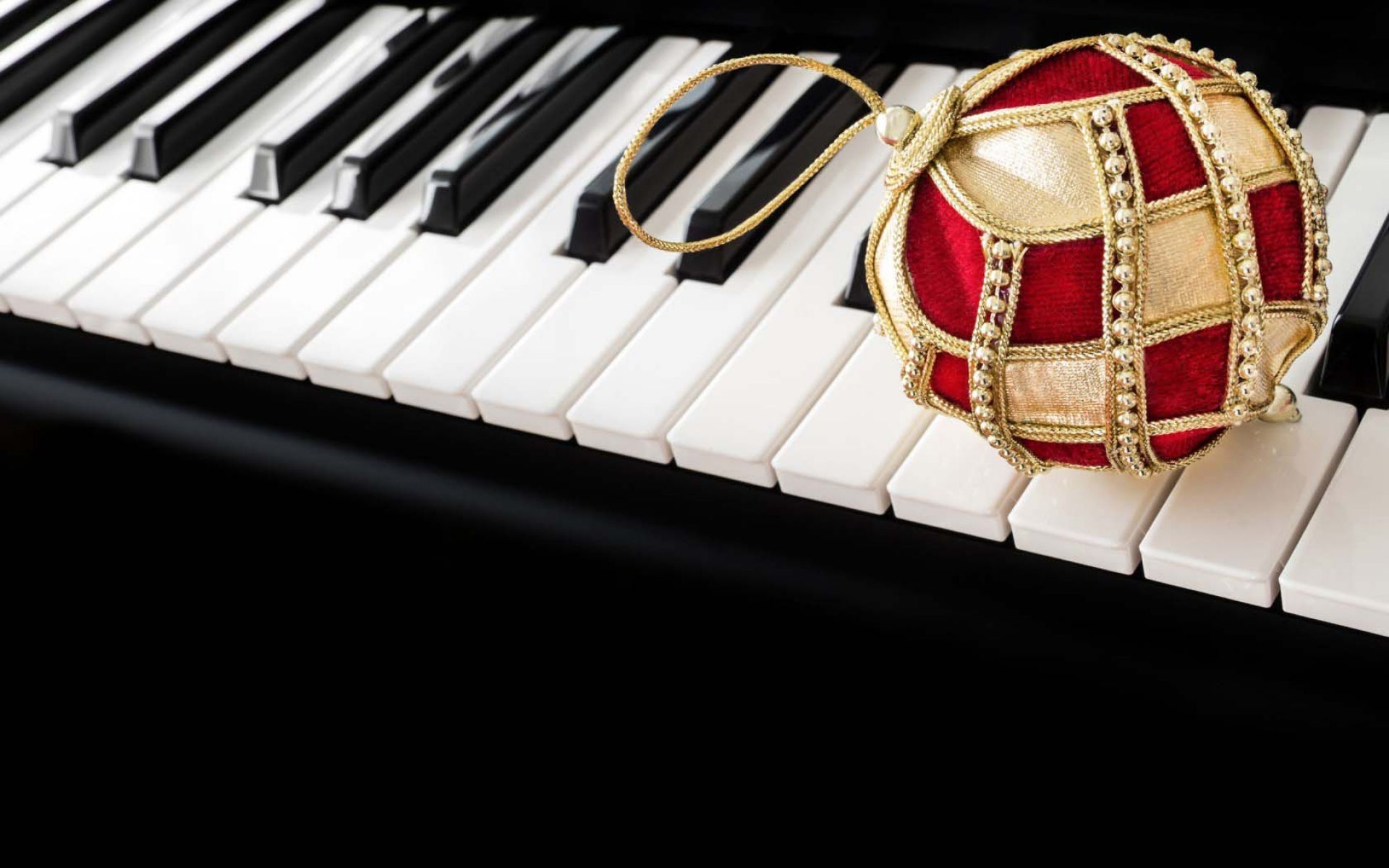 Christmas Ball With Piano Wallpaper Hd Wallpaper - Merry Christmas Music Background - HD Wallpaper 