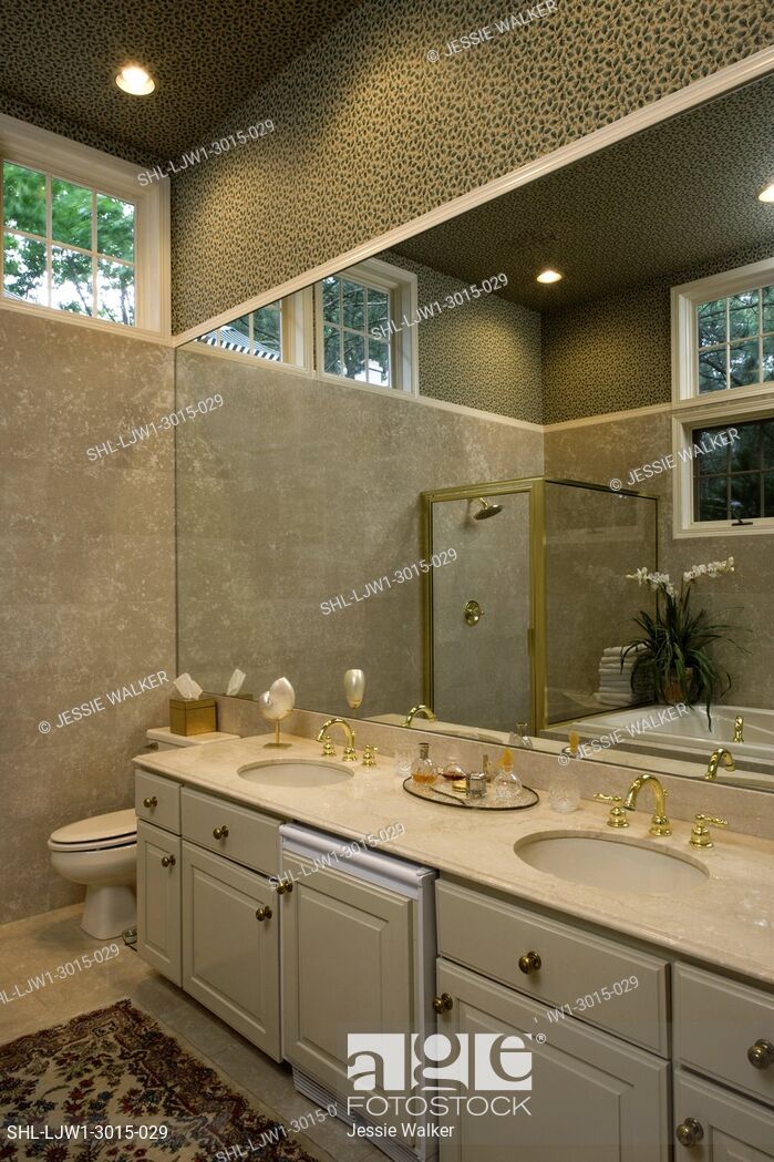 Wallpaper On The Ceiling And Upper Walls, Tile To The - Cabinetry - HD Wallpaper 