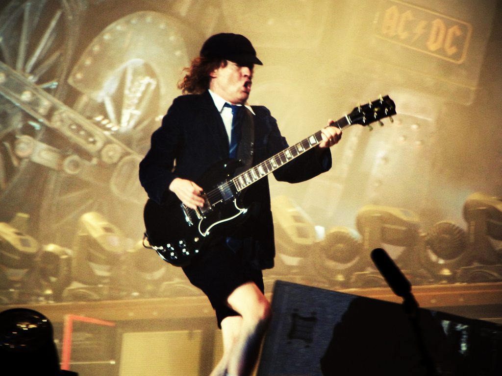 Angus Playing One Of His Signature Sg Guitars At In - Angus Young Gibson Sg Guitar - HD Wallpaper 