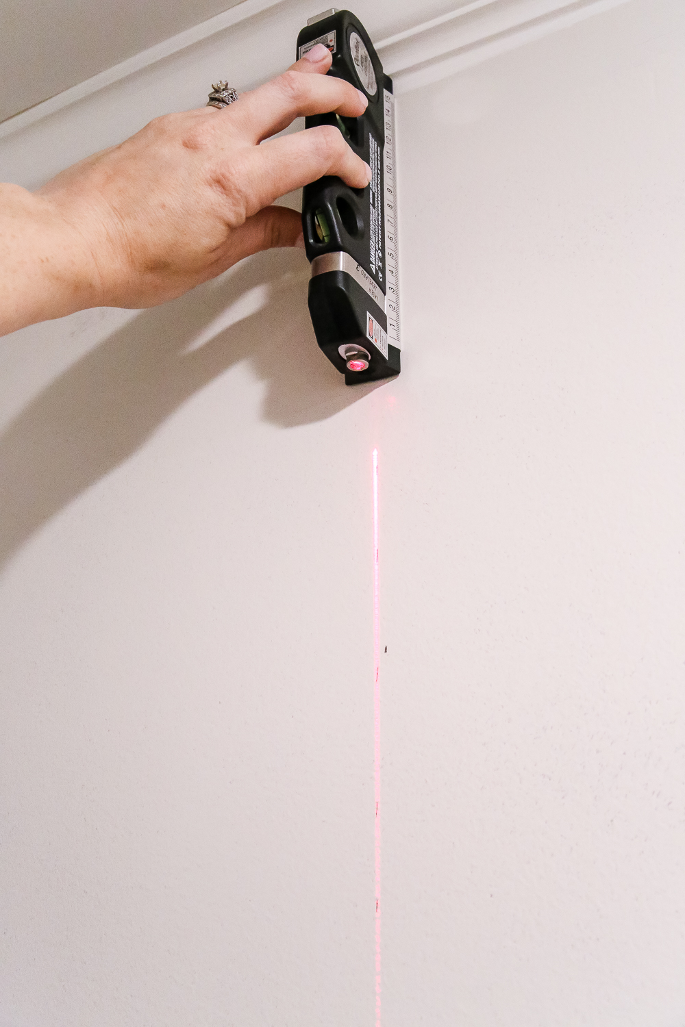 Beginner S Guide To Hanging Wallpaper - Hang - HD Wallpaper 