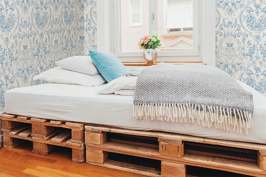 Wallpaper Around Windows - Bedroom - HD Wallpaper 