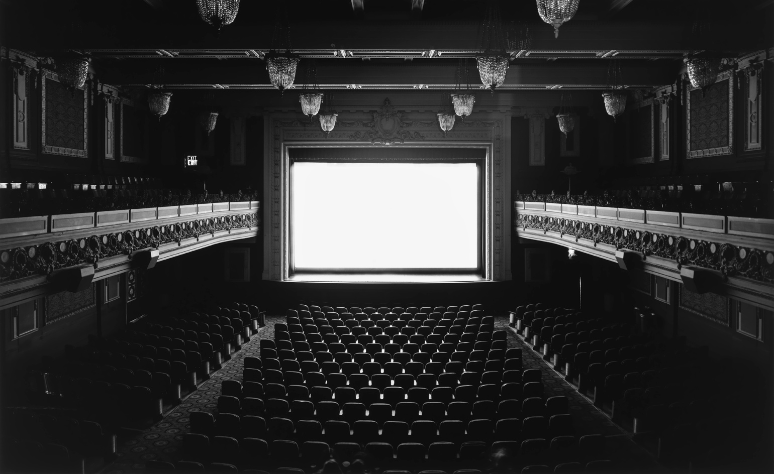 Hiroshi Sugimoto Theaters Series - HD Wallpaper 
