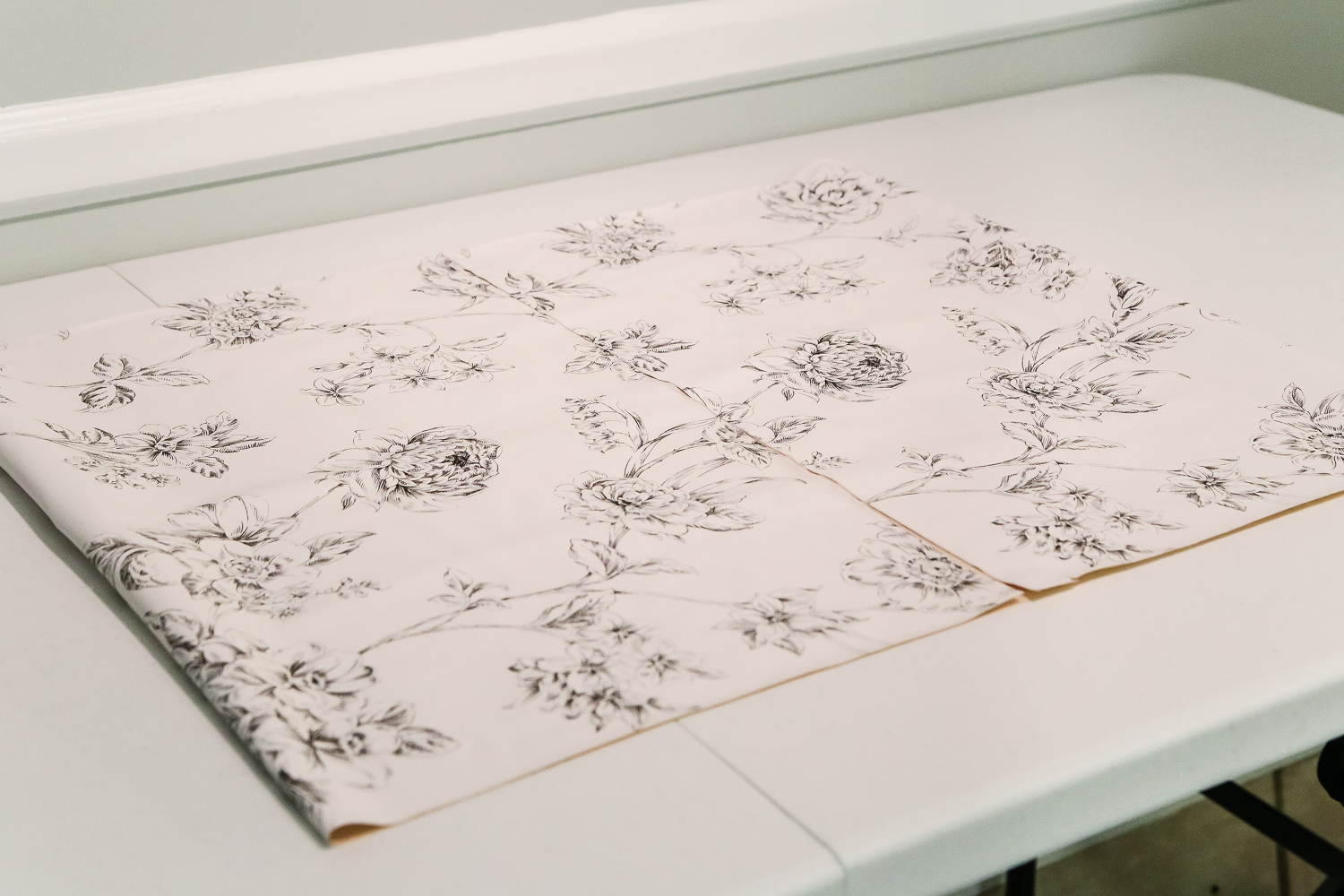 Beginner S Guide To Hanging Wallpaper - Sketch - HD Wallpaper 