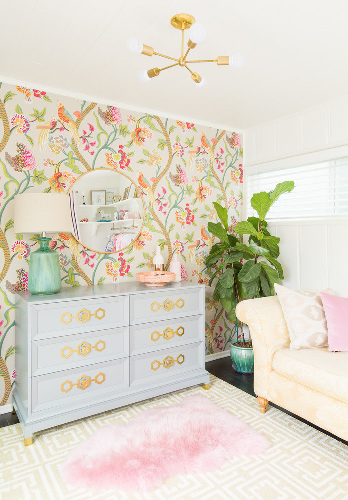 Studio Couch - HD Wallpaper 