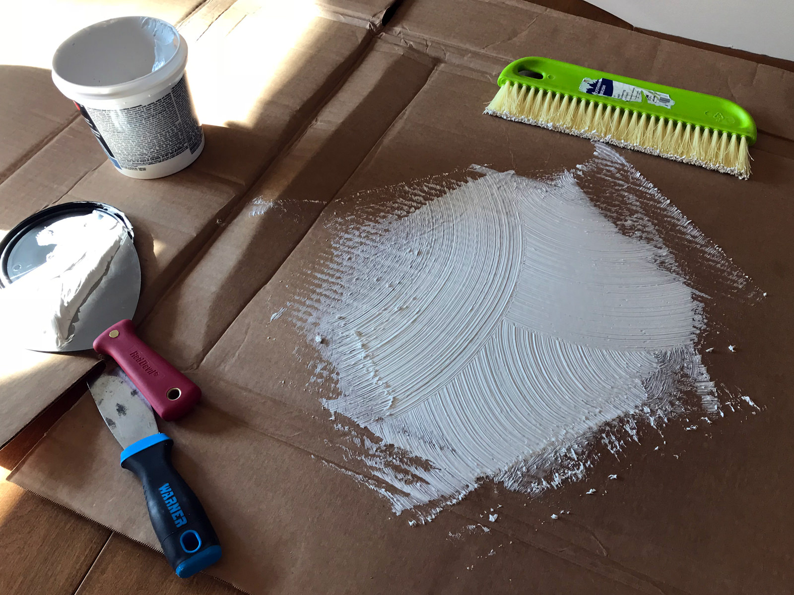 First Crack Test Station With Wallpaper Smoothing Brush - Brush - HD Wallpaper 