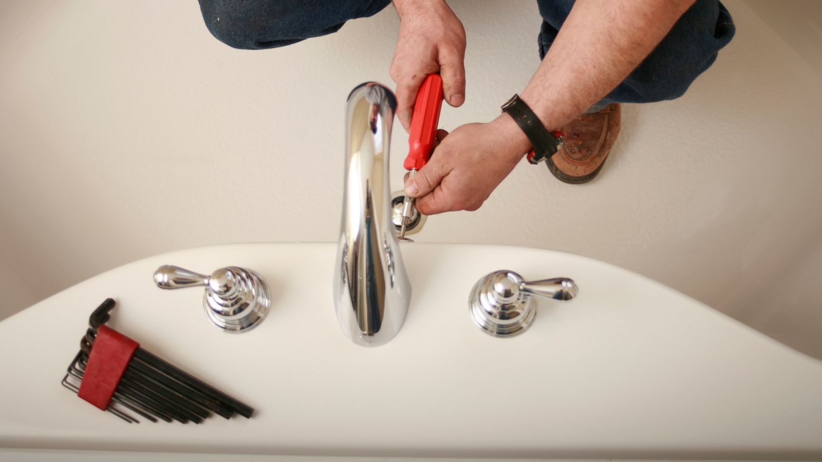 Bathroom Services - HD Wallpaper 