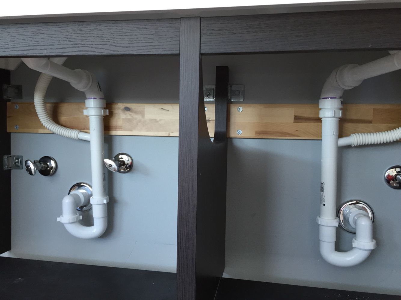 Plumbing Double Sink Bathroom Drain - HD Wallpaper 