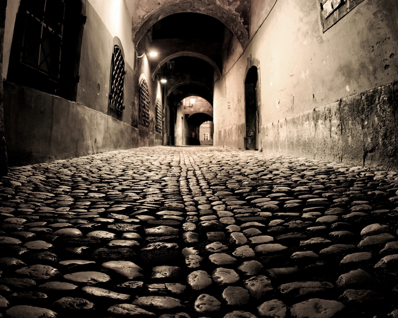 Victorian London Cobbled Street - HD Wallpaper 