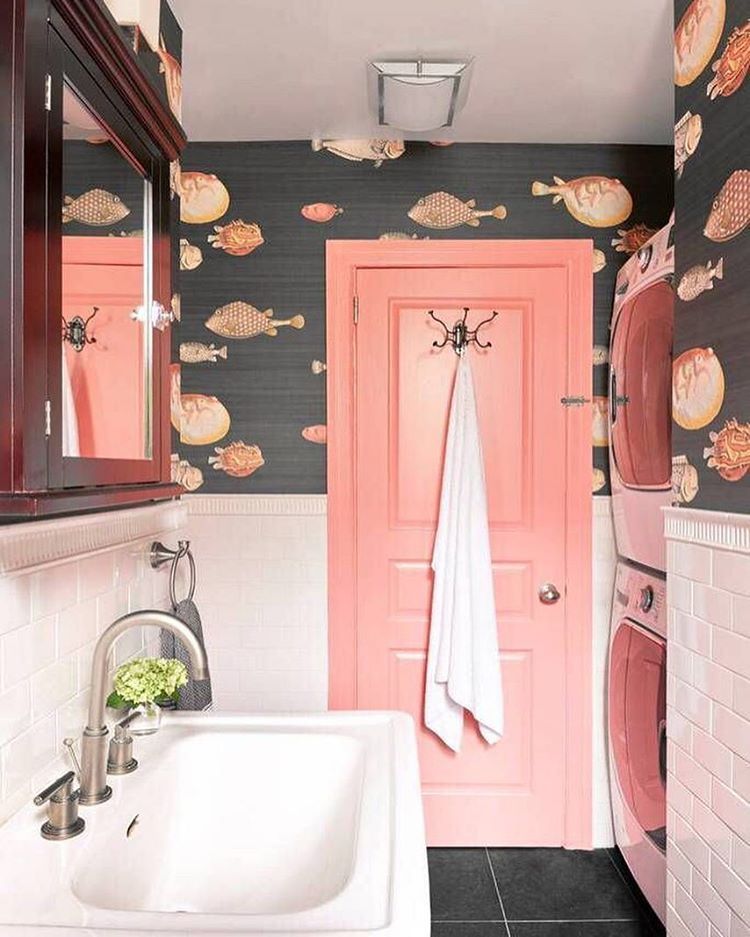 Pink Fish Wallpaper Bathroom - HD Wallpaper 