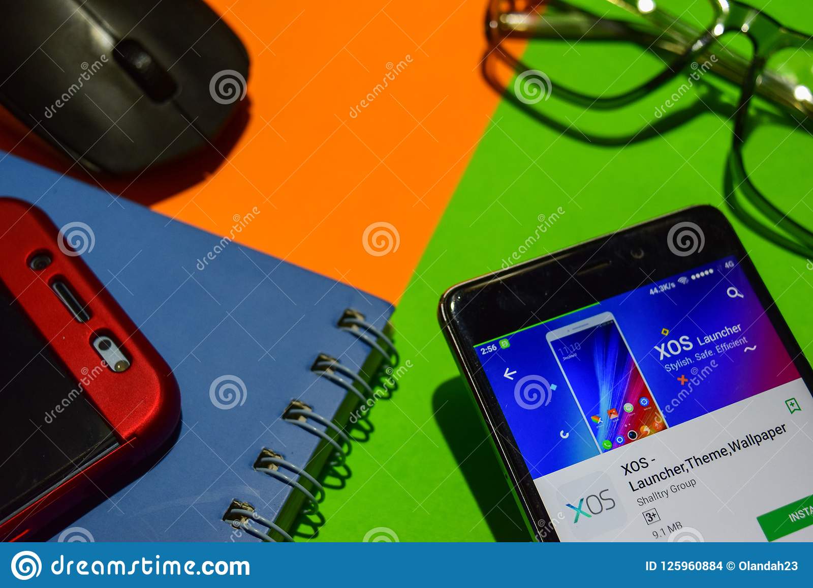 Launcher,theme,wallpaper Dev App On Smartphone Screen - 手机 屏幕 连接 - HD Wallpaper 