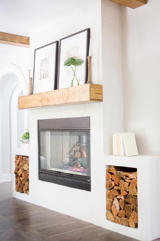 Rustic White Living Room With Neutral Wood Mantel - Joanna Gaines Fireplace Ideas - HD Wallpaper 