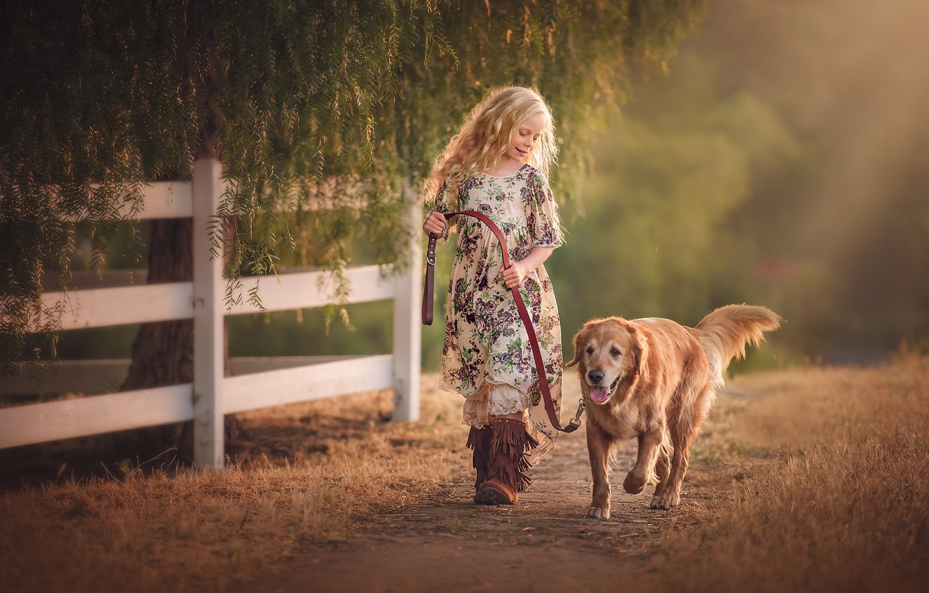 Photo Wallpaper Dog, Girl, Edie Layland, Country Girl - Девушка Гуляет С Собакой - HD Wallpaper 