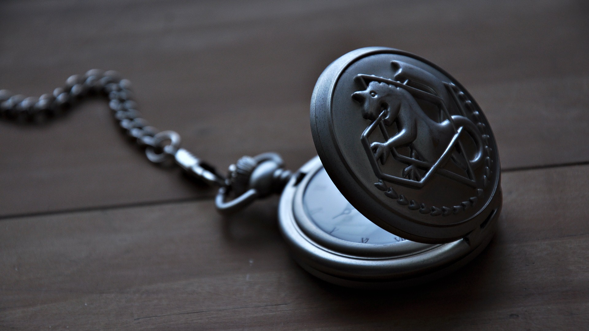 Beautiful Pocket Watch Hd Wallpaper - Beautiful Hd Wallpaper Of Watch - HD Wallpaper 