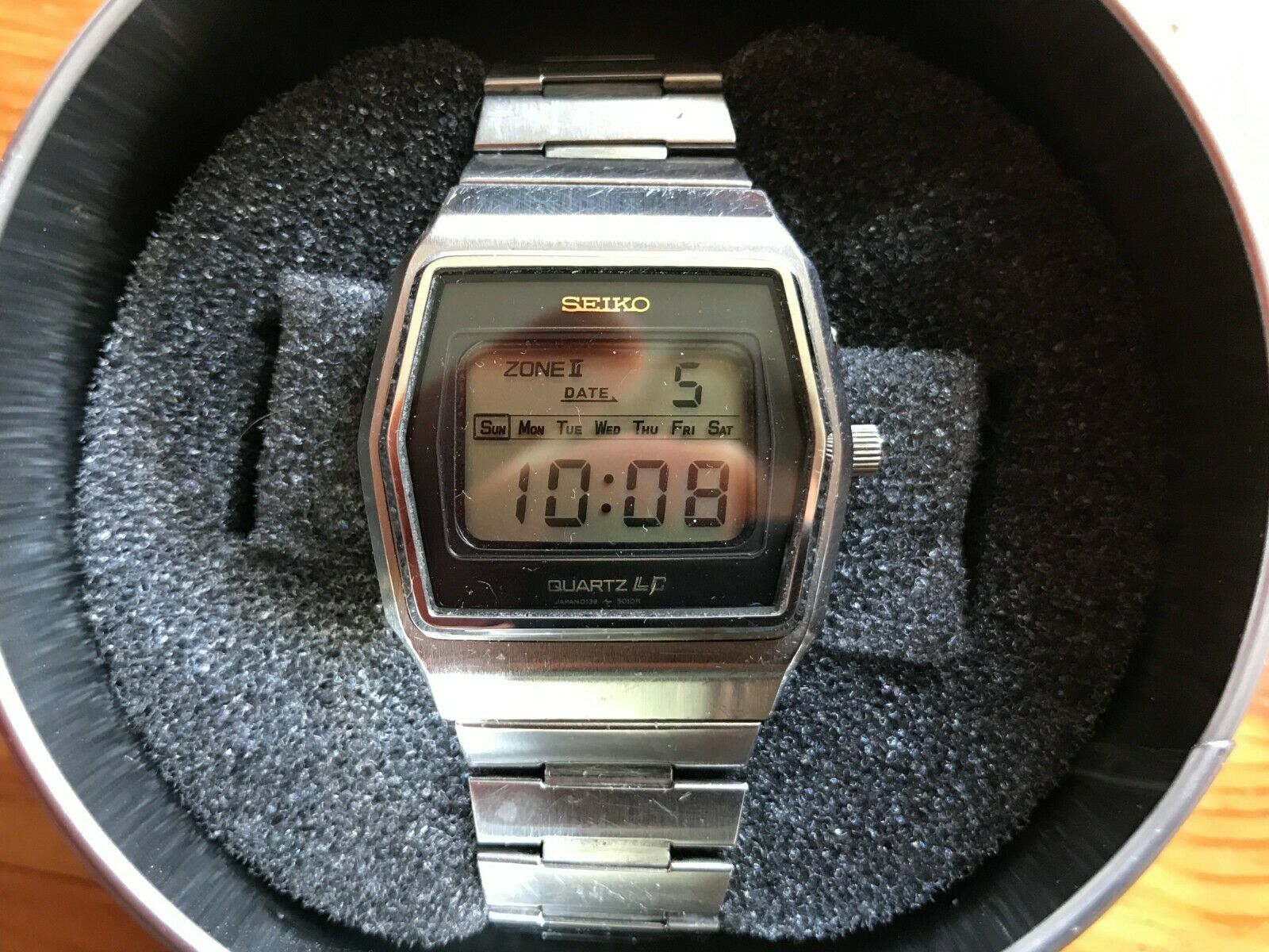 Analog Watch - HD Wallpaper 