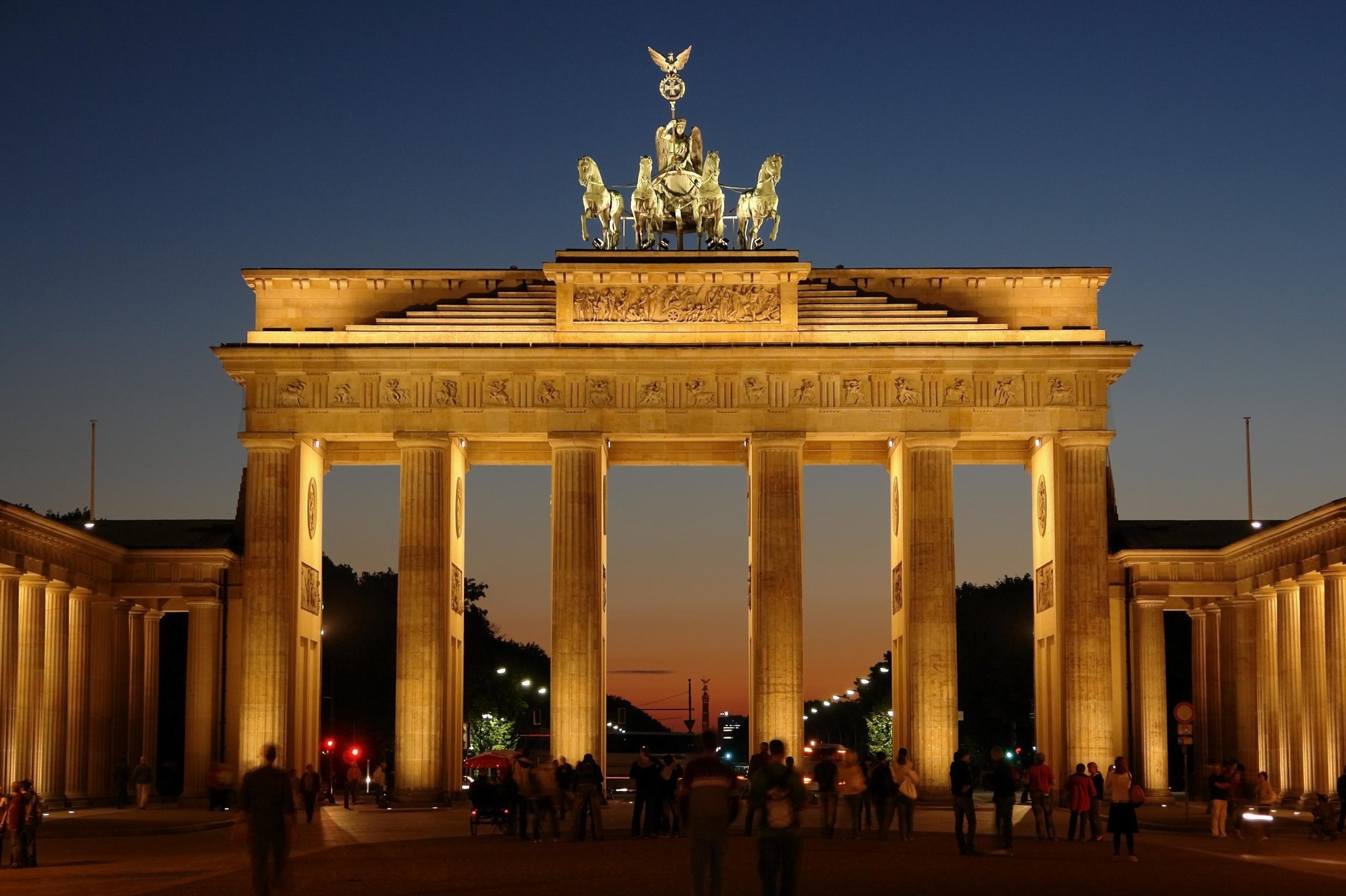 Brandenburg Gate German Landmark Wallpaper Hd - Germany Most Famous Building - HD Wallpaper 