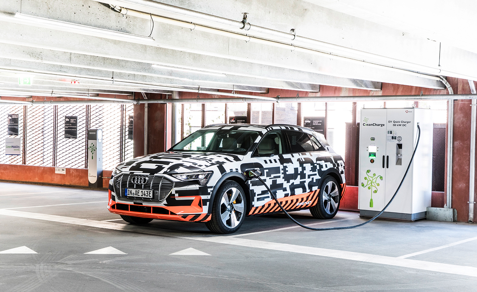 Audi Charging E Tron - HD Wallpaper 