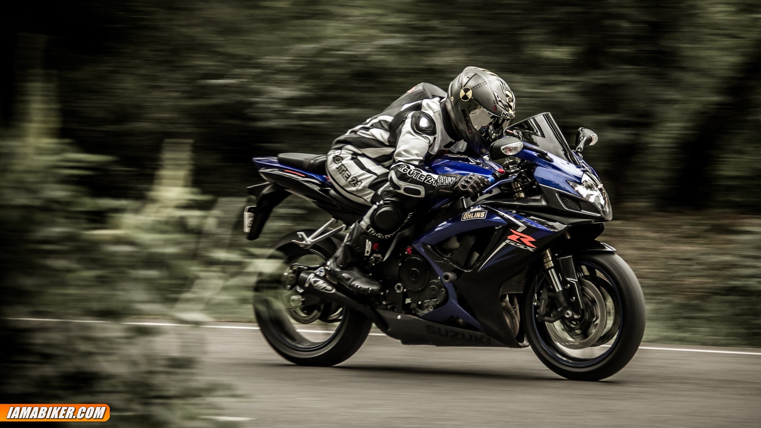 Suzuki Gsxr 1000 Wallpaper Suzuki Gsx R 1000 And The - Suzuki Gsxr 600 K7 - HD Wallpaper 