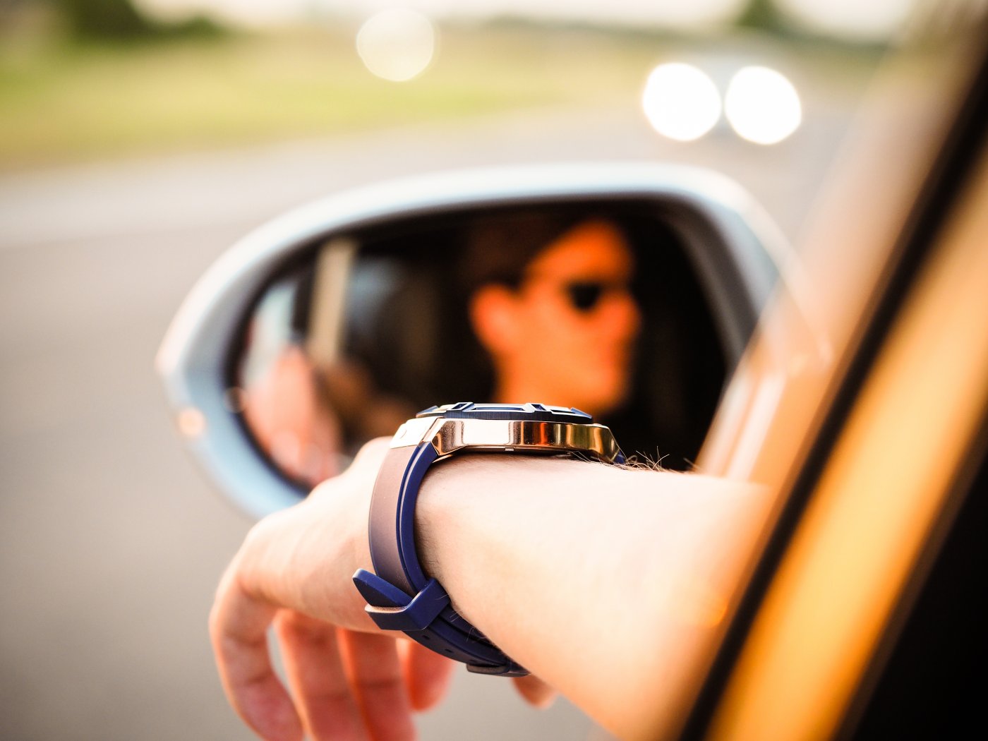 Sticking Hand Out The Car - HD Wallpaper 